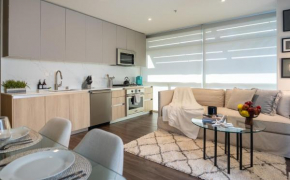 Stylish Condo By The Beach